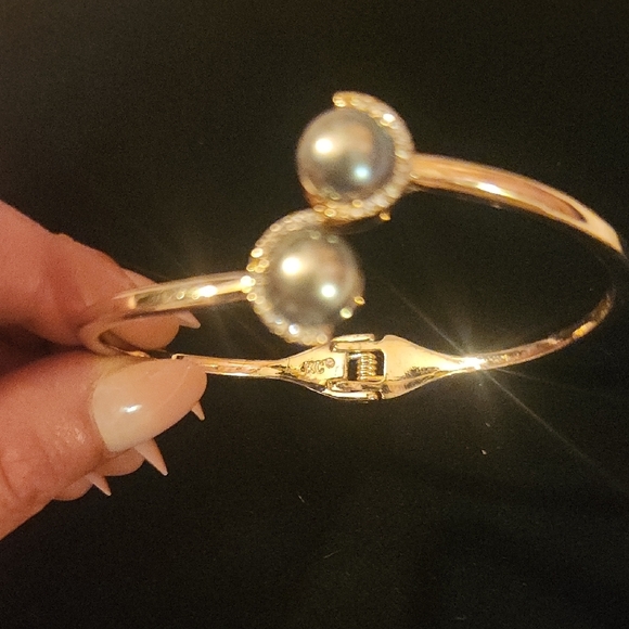 Sophisticated Gold and Silver Bracelet - Picture 3 of 6